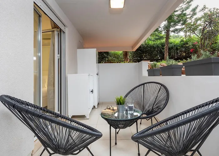 Mystique One Bedroom Apartment By Blupine