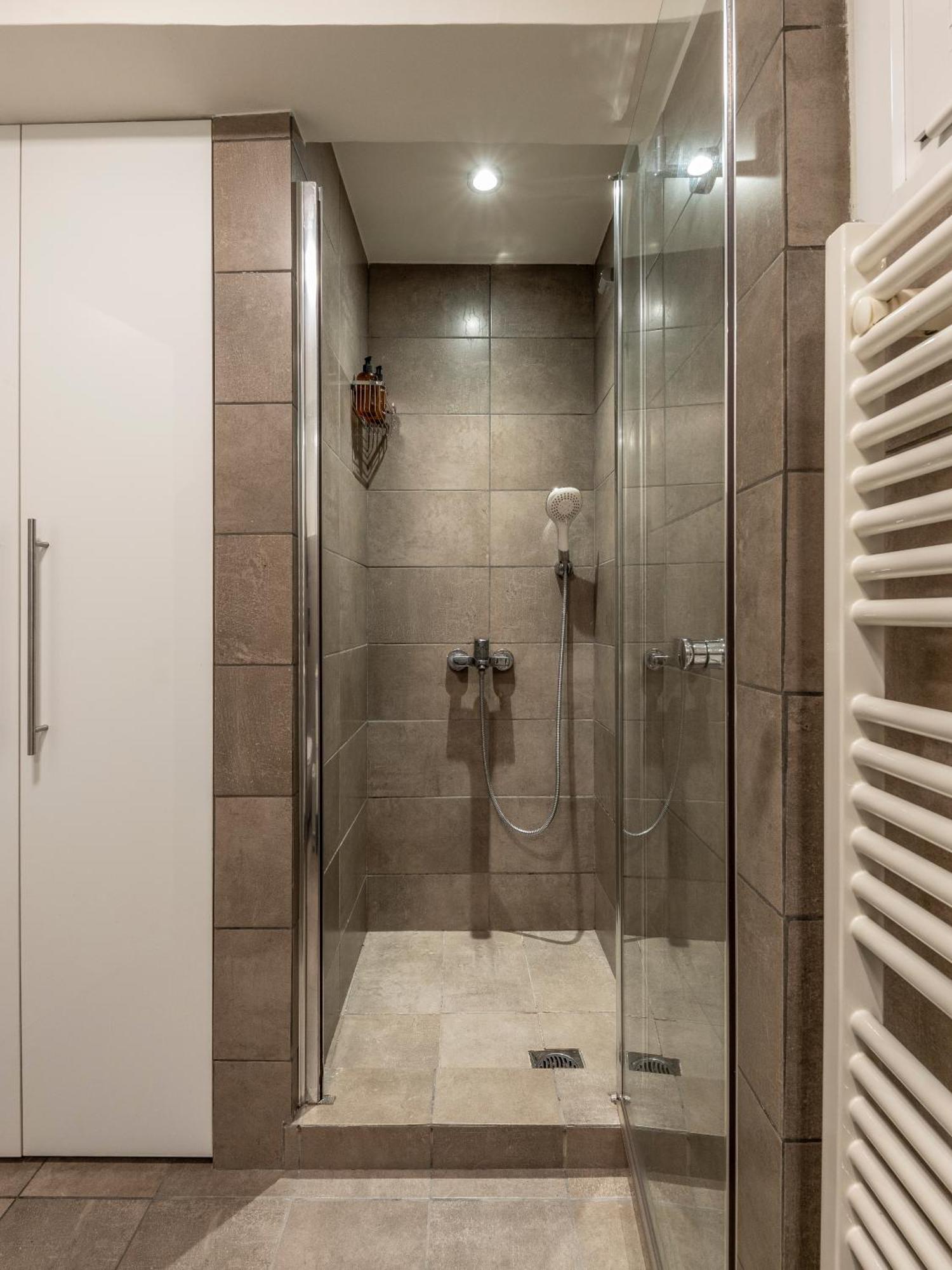 Mystique One Bedroom By Blupine Apartment *